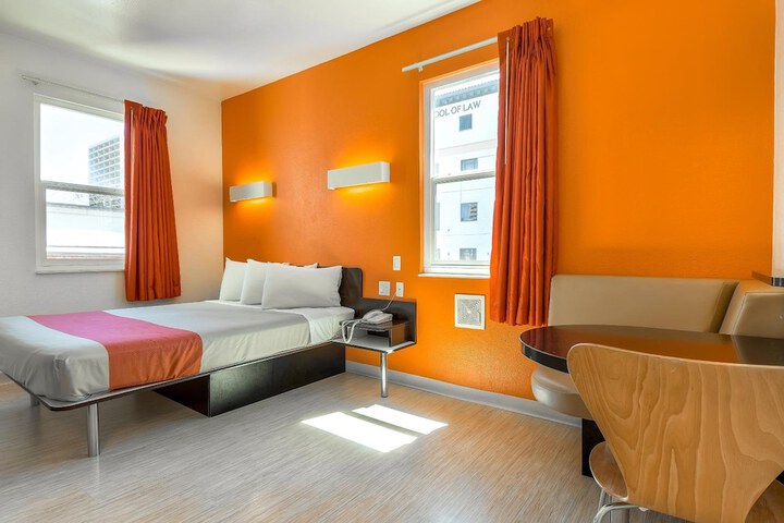 Room 33 of 44