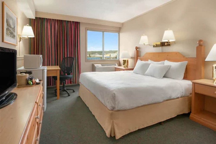 Room 5 of 19