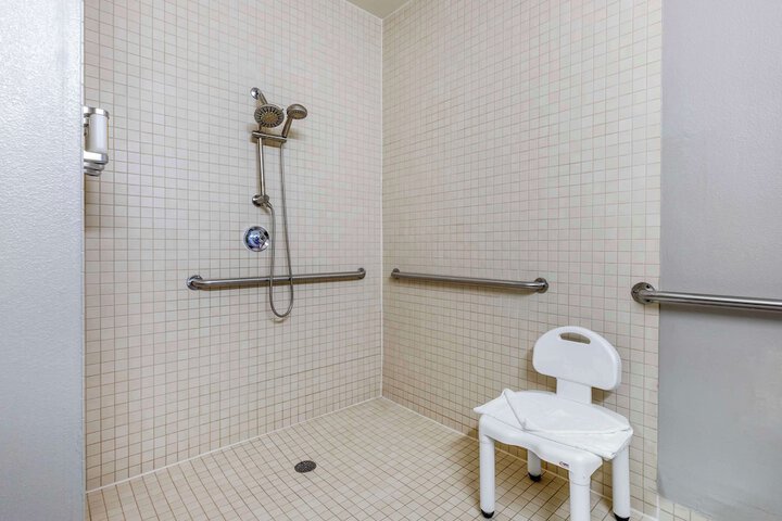Room 40 of 48
