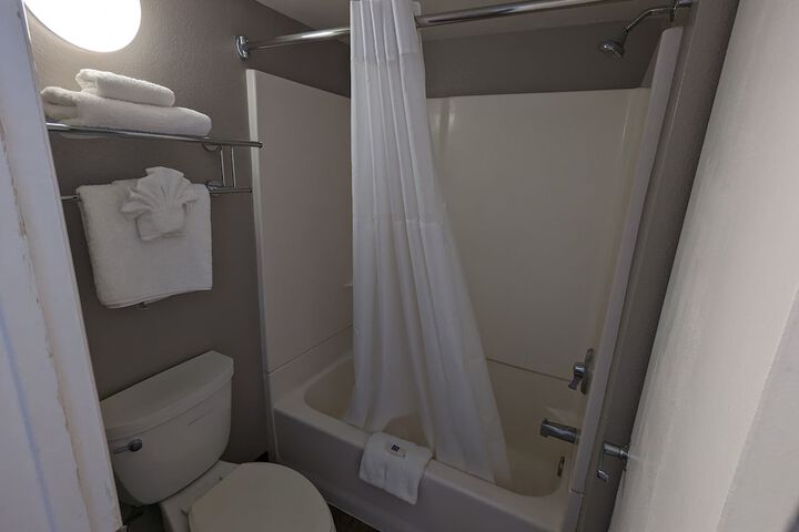 Room 33 of 64