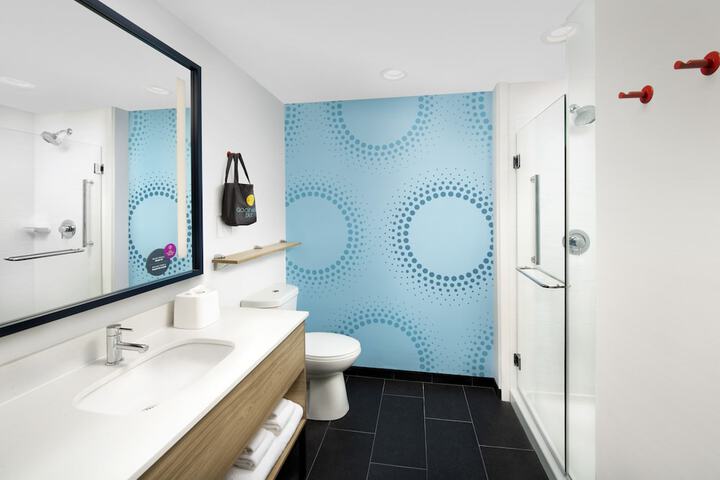 Room 10 of 27