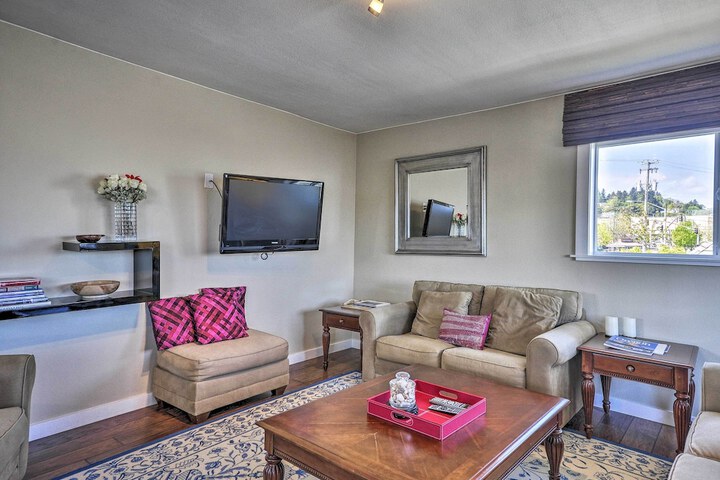 Waterfront Condo on Pier in Downtown Astoria!