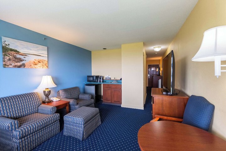 Room 34 of 199