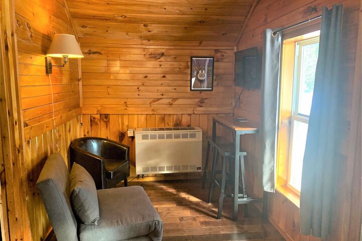Pine Crest Motel & Cabins