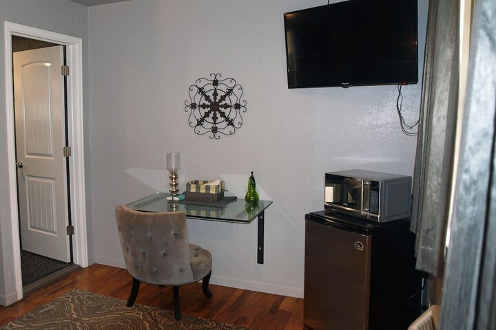 Room 27 of 40