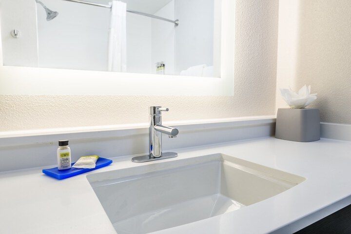 Holiday Inn Express Hotel & Suites Bastrop by IHG