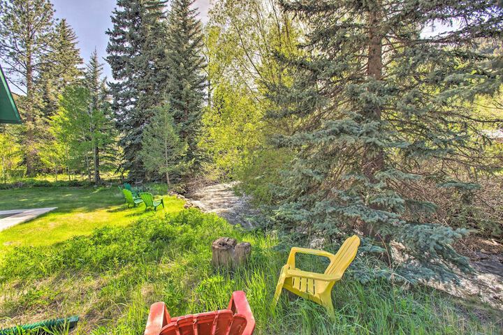 Chicago Creek B & B: 1 Mi to Mt. Blue Sky!