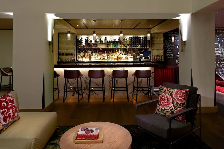 Lounge 106 of 131