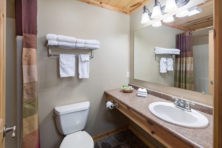 Rock Crest Lodge & Cabins