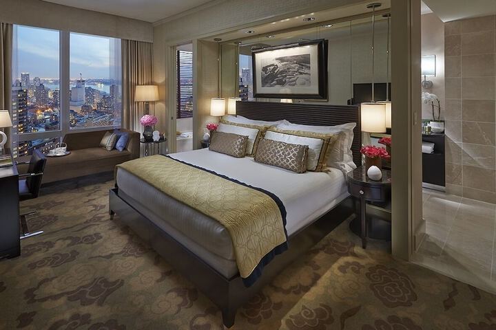 Room 18 of 104