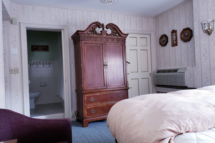 Lowell Inn