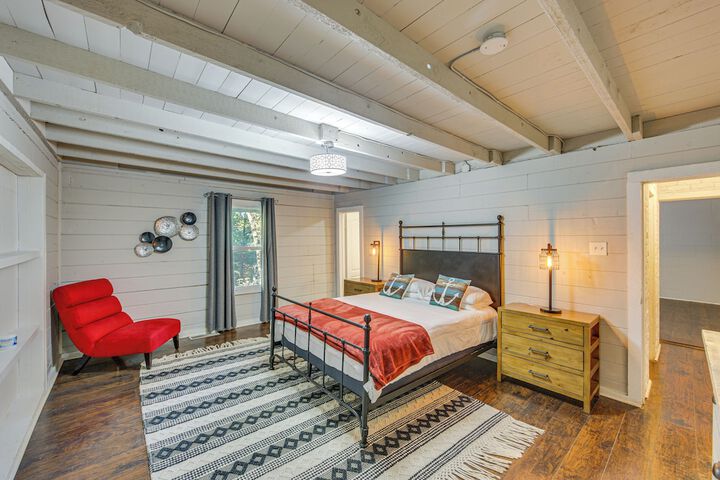 Game Room Trails! 30-acre Lakefront Streetman Gem
