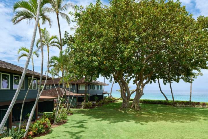 Royal Lahaina Resort & Bungalows