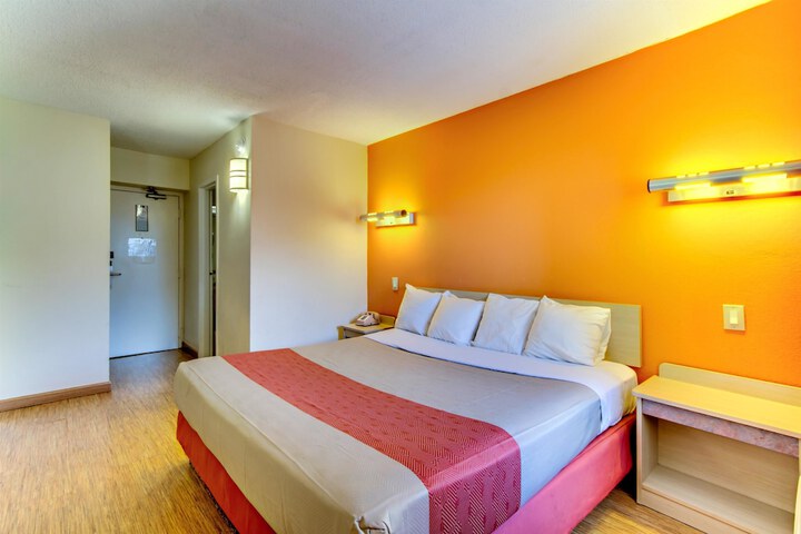 Room 18 of 31