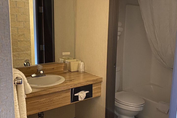 Voyageur Inn and Conference Center