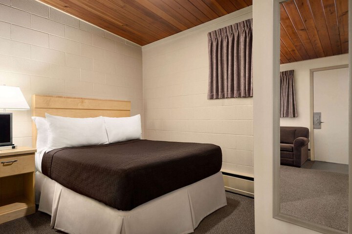 Room 18 of 26