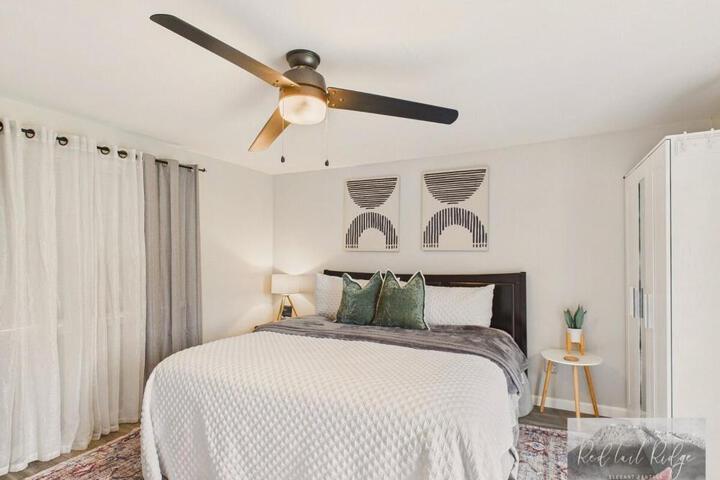 Main St. New with AC Monthly stays Charming Cottage KING BED