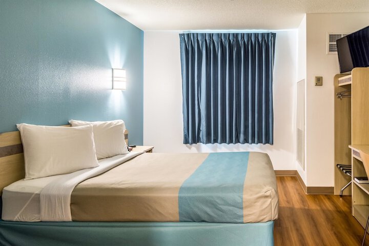 Room 26 of 39
