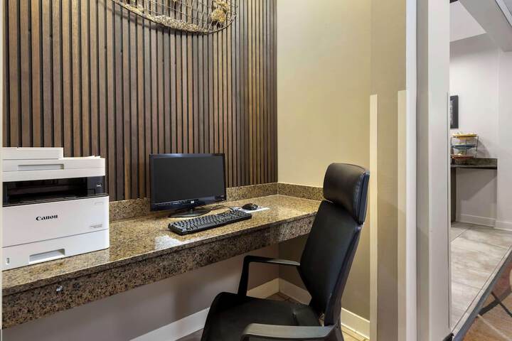 Business Center 43 of 43