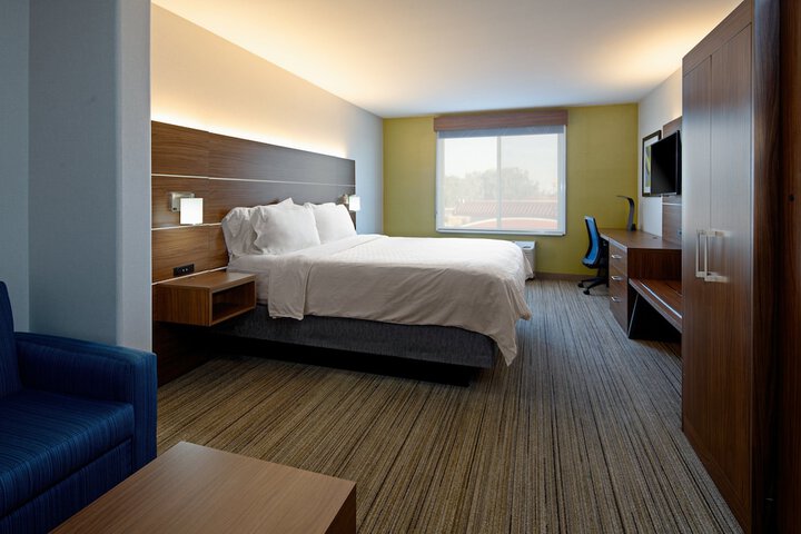 Room 11 of 35