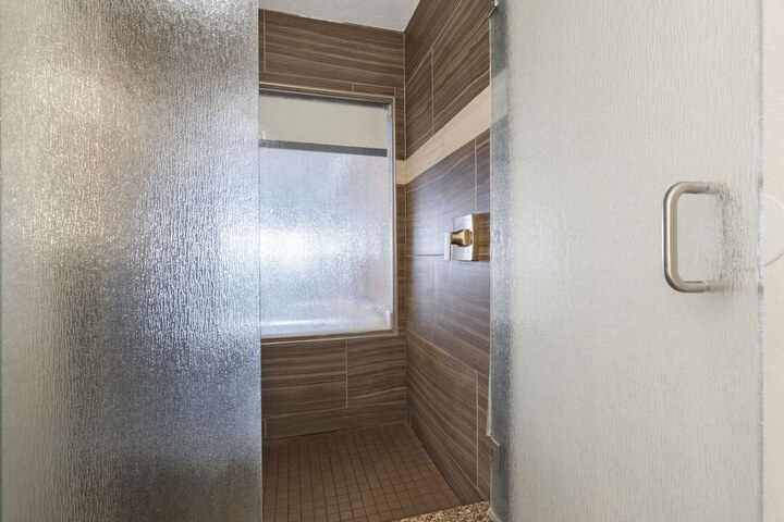 Cherry Tree Inn & Suites