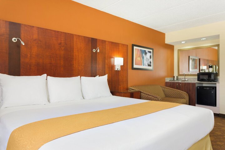 Room 10 of 29
