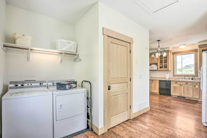 Idyllic Gem: Screened Porch 1 / 2 Mi to River!
