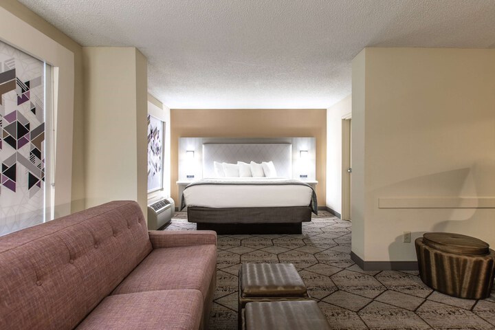 Wingate by Wyndham Charlotte Speedway / Concord