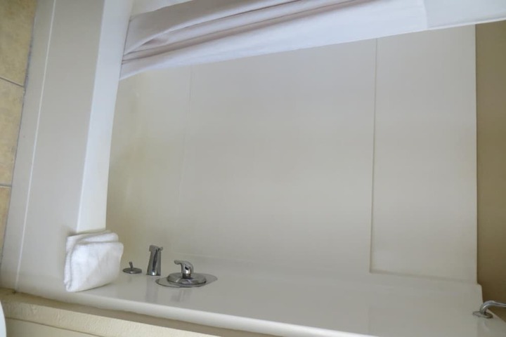Room 25 of 46
