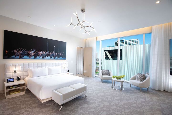 Room 49 of 142