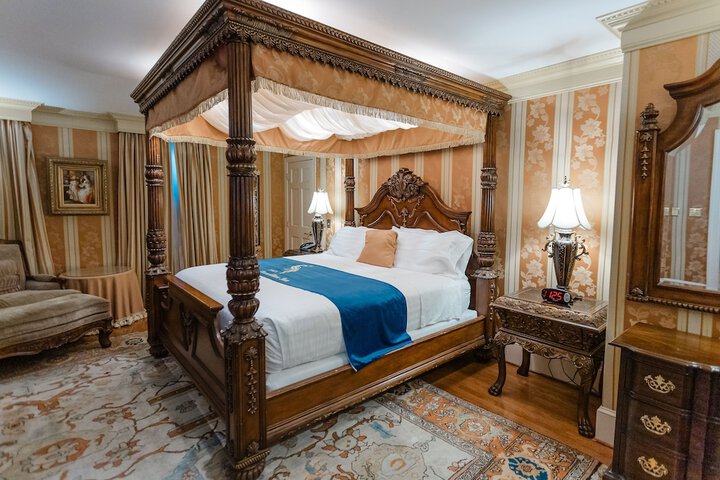 Room 33 of 80
