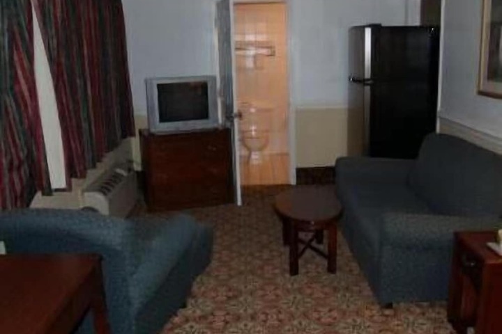 Budget Inn of Claypool Hill
