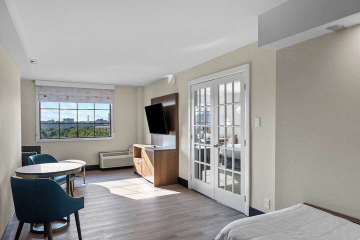 Holiday Inn Niagara Falls State Park Entry by IHG