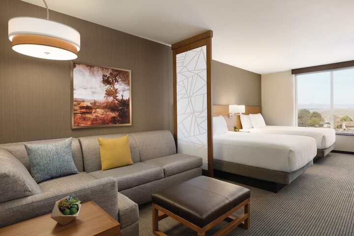 Room 33 of 64