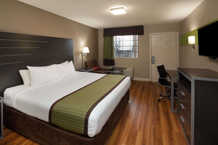 Room 36 of 41