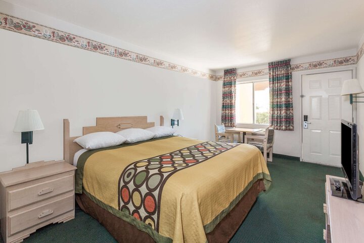 Room 14 of 15
