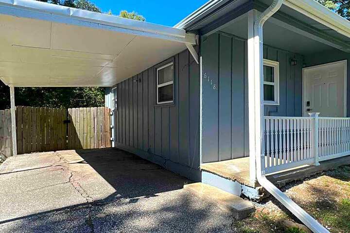 Modern & Cozy 2 bedroom home near downtown Shawnee