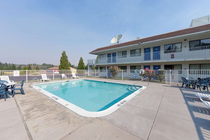Pool 10 of 34