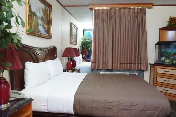 Room 32 of 61