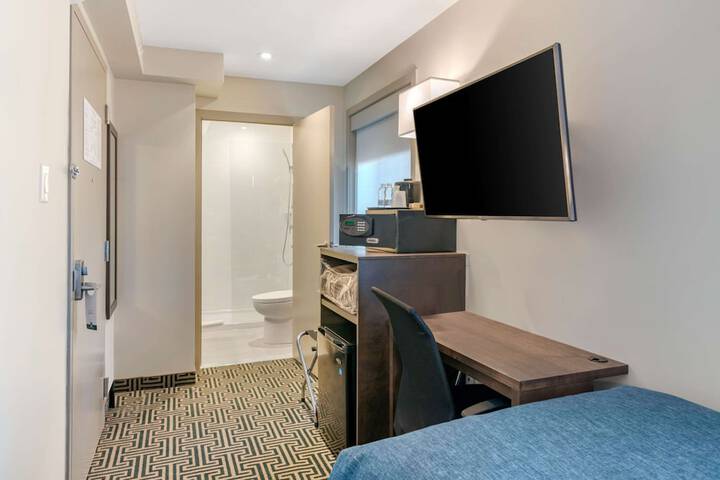 Room 8 of 32