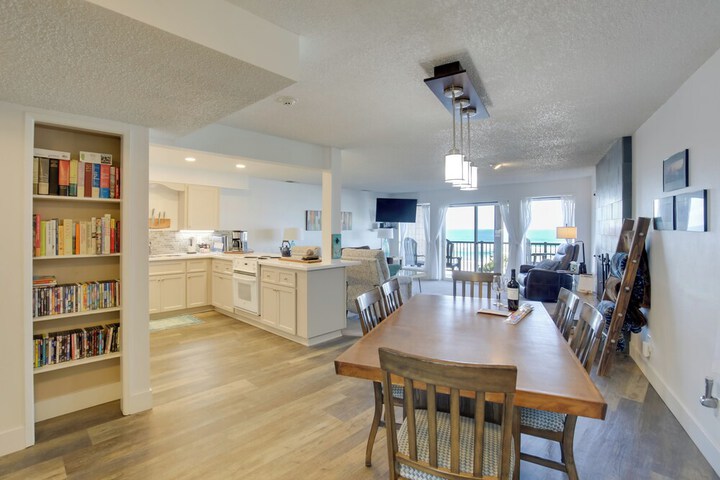 Lincoln City Beach Condo: Clubhouse & Pool Access!
