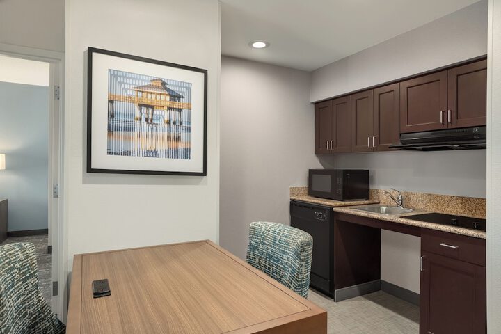 Homewood Suites by Hilton Fort Myers Airport / FGCU