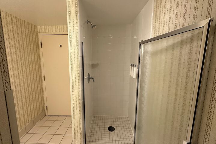 Arnot Grand Hotel & Suites