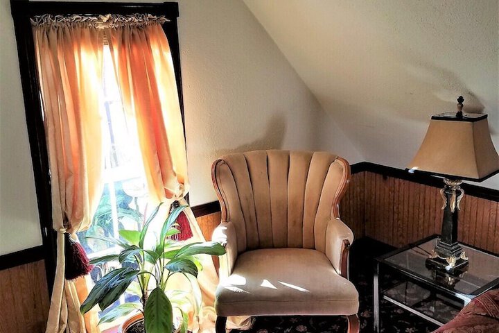 Room 37 of 74