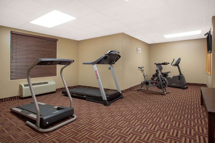 Super 8 by Wyndham Midland