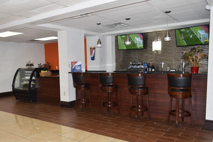 Lounge 58 of 60