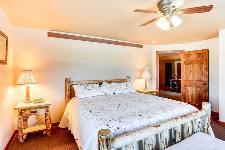 Centrally-located Deadwood Apt w / Mountain Views!