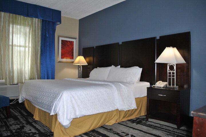 Room 13 of 30