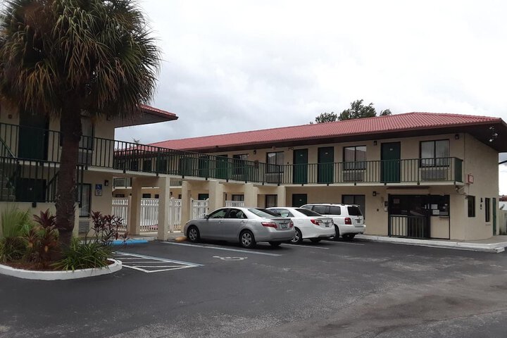 Riviera Motel