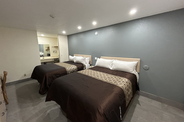 California Inn & Suites Adelanto US 395